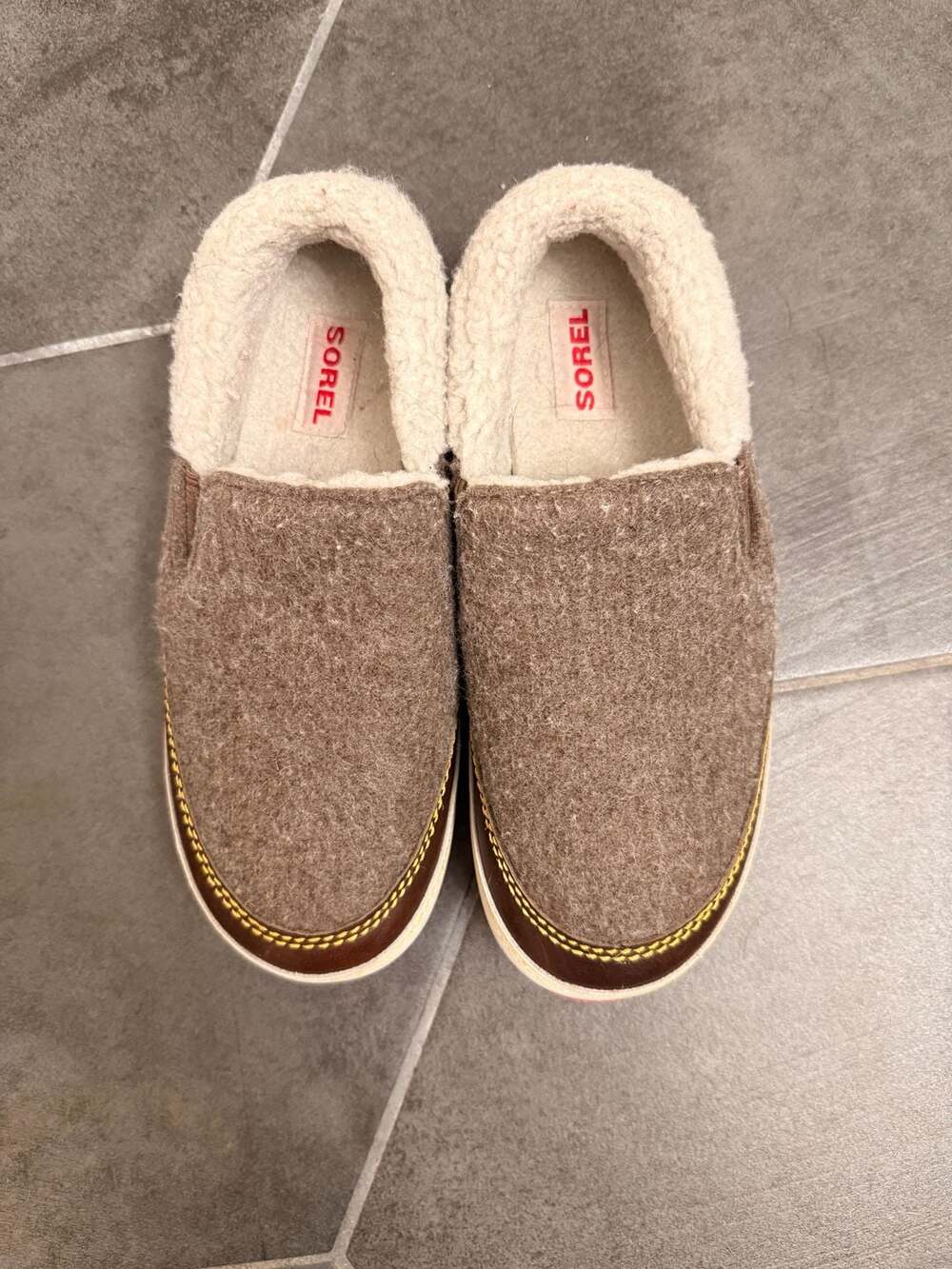 Sorel Mackenzie Slippers Size 6.5 Brown Wool Shearling